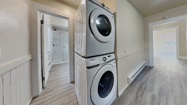 Building Photo - 718 S Yakima Ave