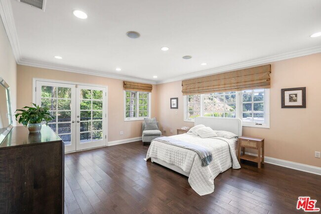Building Photo - 9023 Alto Cedro Dr