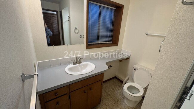 Building Photo - 3 BD I 3.5 BA Home - Separate Living Areas