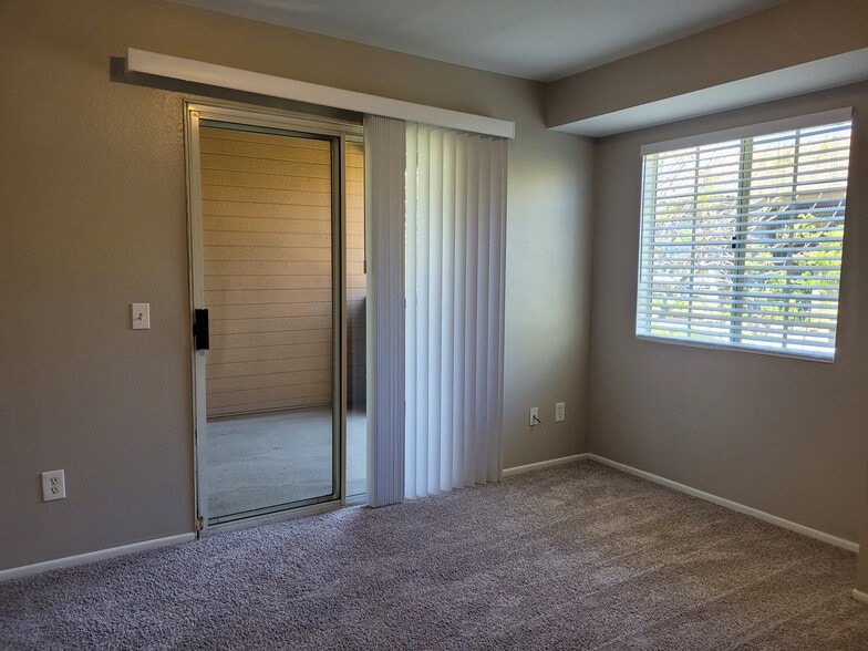 View of balcony from bedroom - 764 W Phillips St