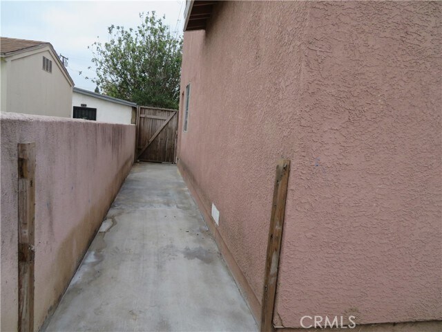 Building Photo - 6510 Lucille Ave