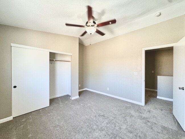 Building Photo - Spacious 4BD/3BA Pool Home with Dual Prima...