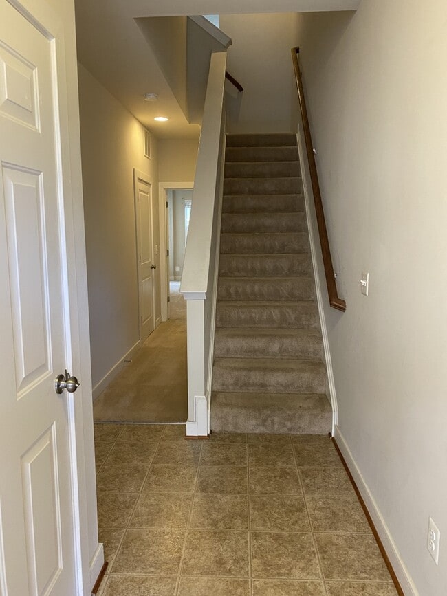 Building Photo - 202 Shamrock Dr