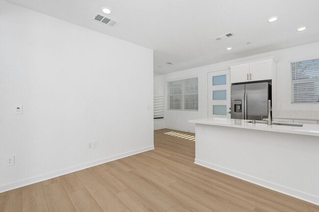 Building Photo - Modern Detached Home in Gated Nuvo Parkside