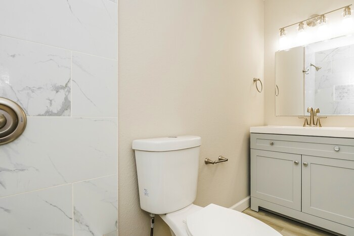 Building Photo - 3409 Silver Palm Dr