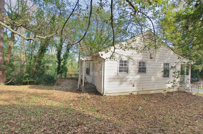 Building Photo - 892 Midway St SE