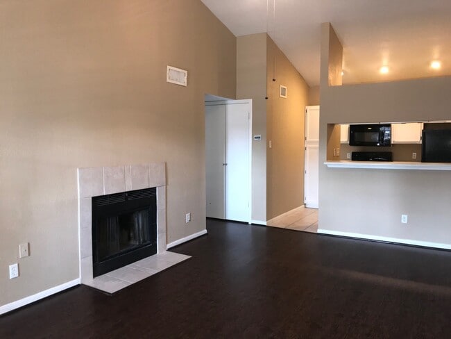 Building Photo - 2121 El Paseo St