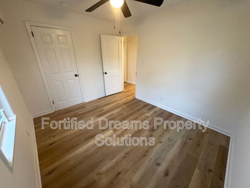 Building Photo - 1702 J Ave