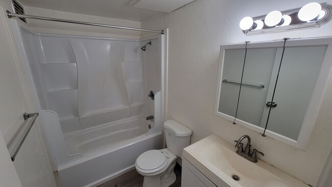 Building Photo - Kahe Kai - 2 Bedroom 1 Bath Apartment With...