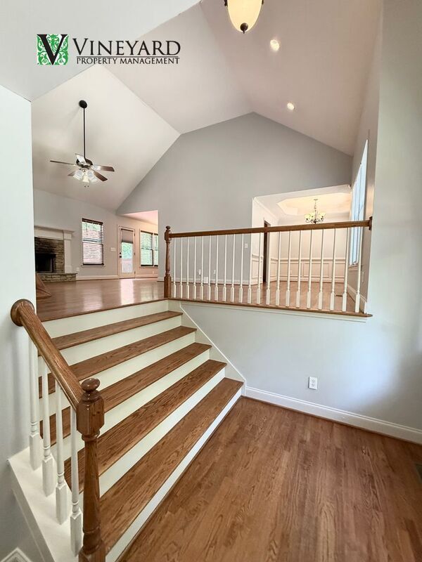 Building Photo - 102 Oak Ridge Trail