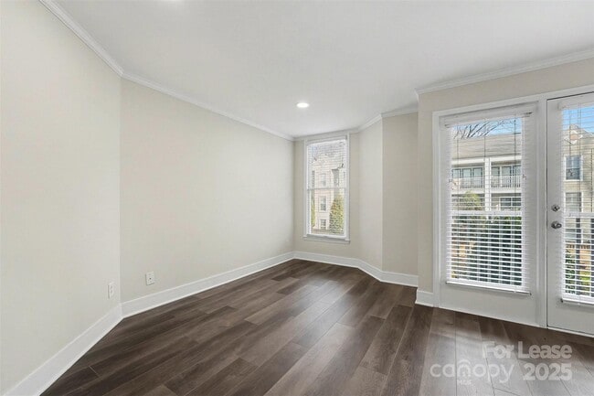 Building Photo - 300 S Cedar St