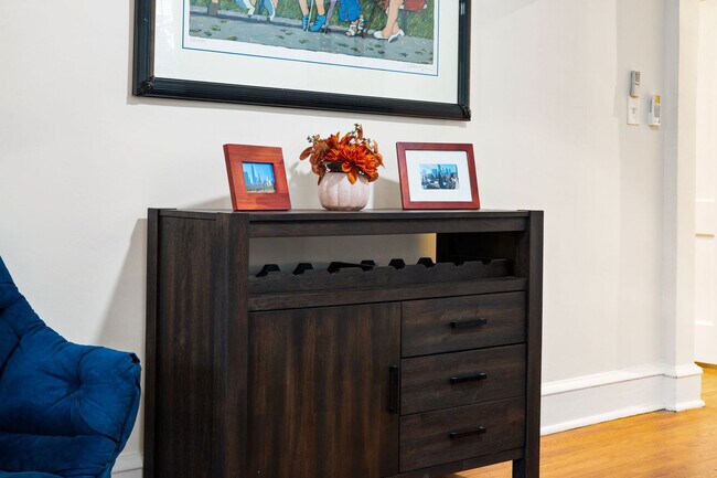 Building Photo - 6229 N Wayne Ave