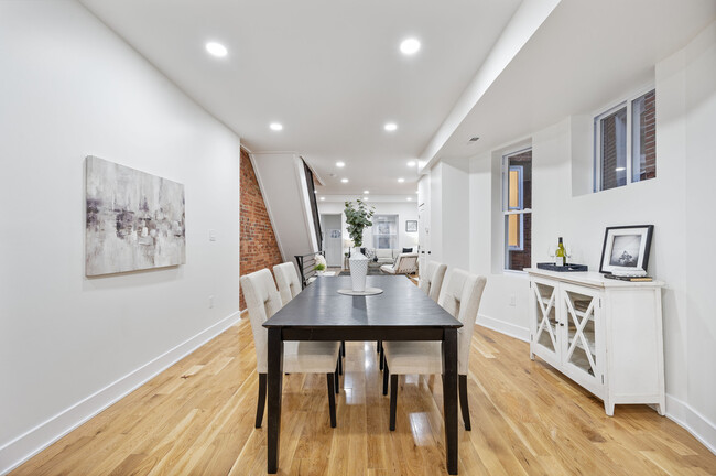 Building Photo - 1135 S 61st St