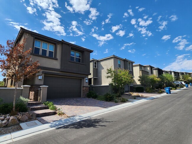 Building Photo - 921 Ariel Heights Ave