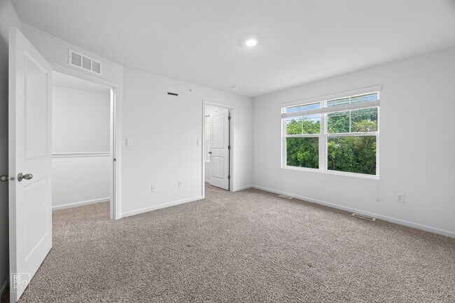 Building Photo - 2031 Sequoia Ave