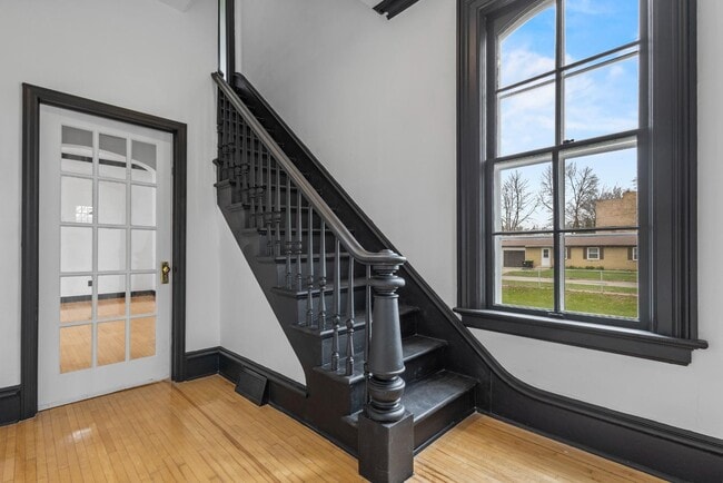 Building Photo - 335 1st St