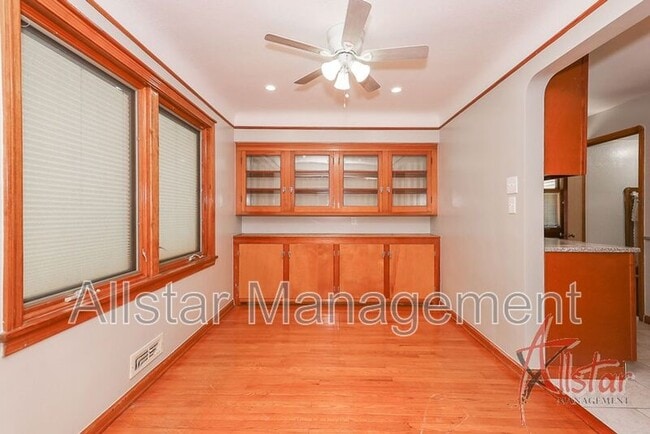 Building Photo - 9113 Outlook Dr