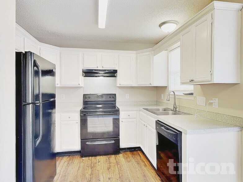 Building Photo - 11123 White Stag Dr