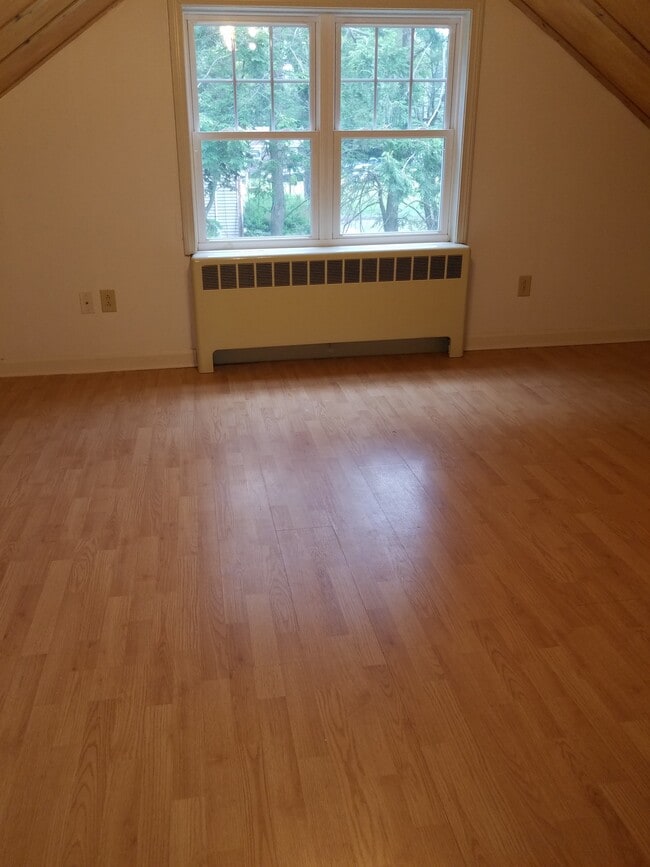 Building Photo - 68 Blatchley Ave