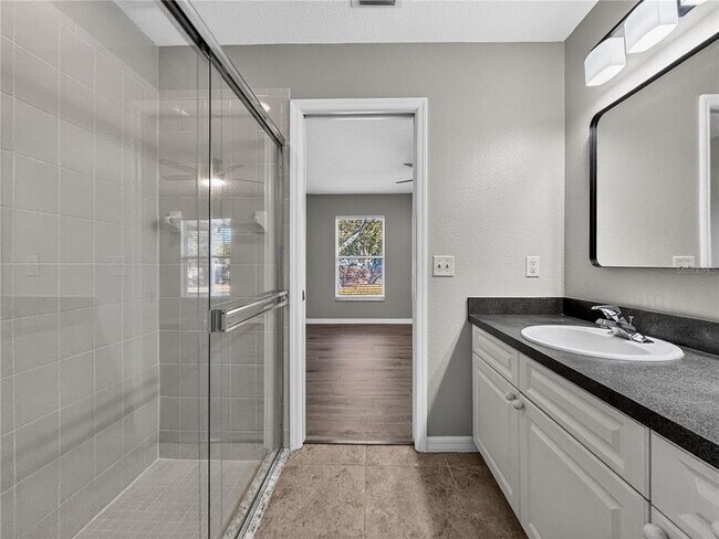 Building Photo - 14309 Golden View Dr