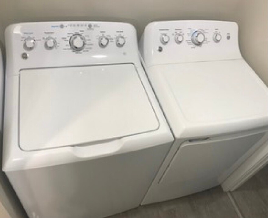 Washer/Dryer - 84 Curtice St E