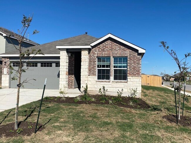 Building Photo - 404 Escondido Cir