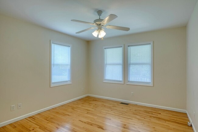 Building Photo - Charming 3-Bedroom Home with Coastal Count...