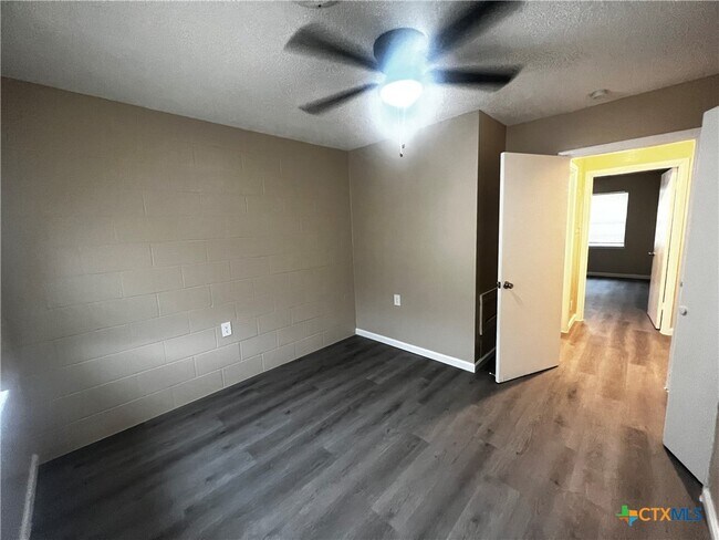 Building Photo - 200 Olsens Acres