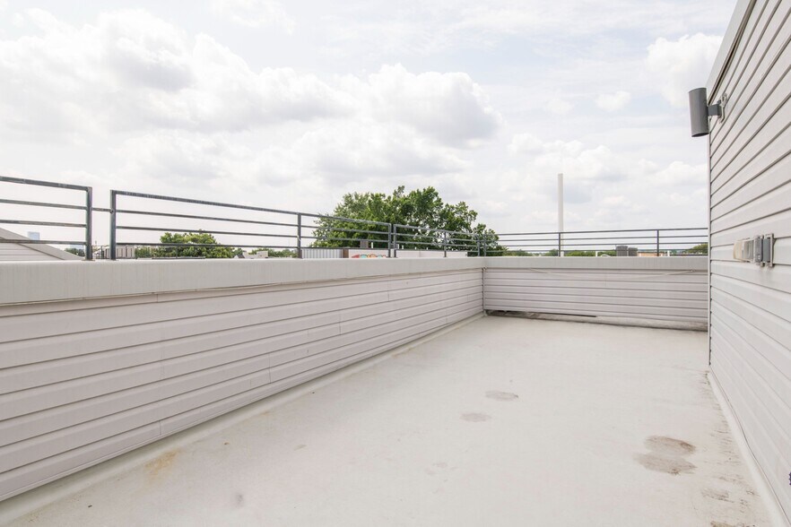 Building Photo - 1825 N Bouvier St