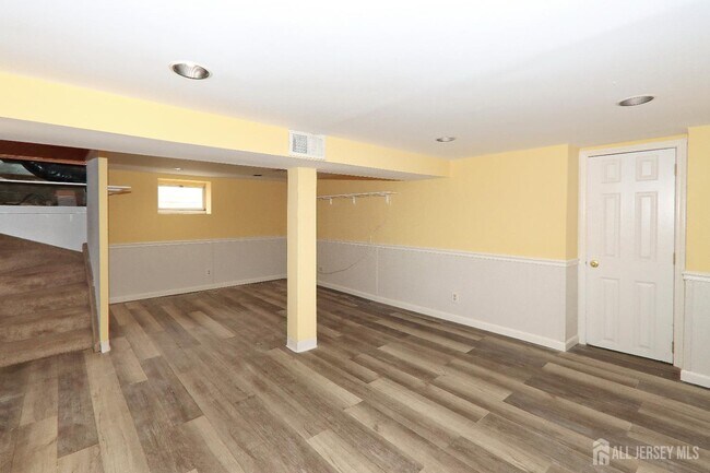 Building Photo - 2 Mohawk Dr