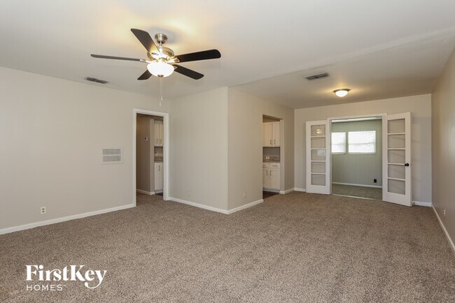 Building Photo - 262 Claudia Dr