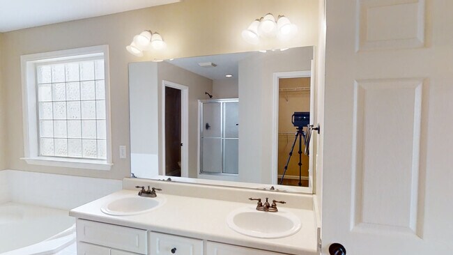 Building Photo - 253 High Meadows Cir