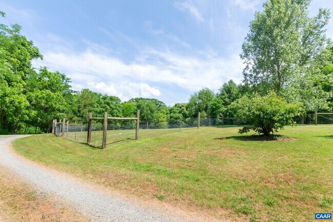 Building Photo - 2915 N Garden Ln