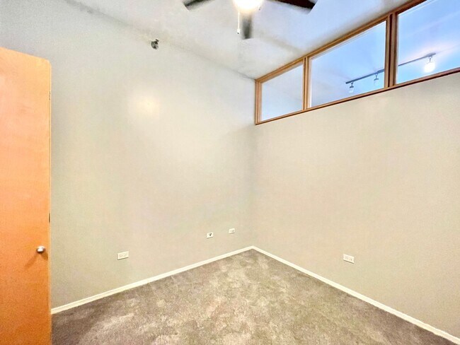 Building Photo - 1201 W Adams St