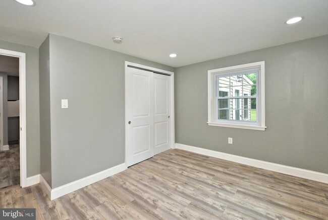 Building Photo - 205 Maple Ave