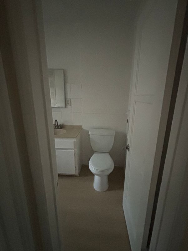 Building Photo - 318 E 99th St