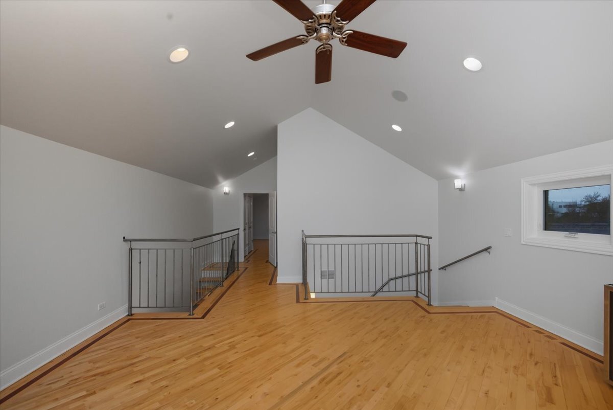 Building Photo - 1523 W Huron St