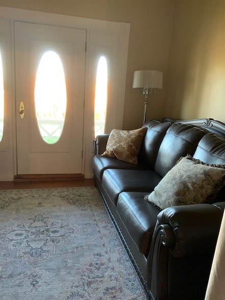 Building Photo - 819 Hackberry St