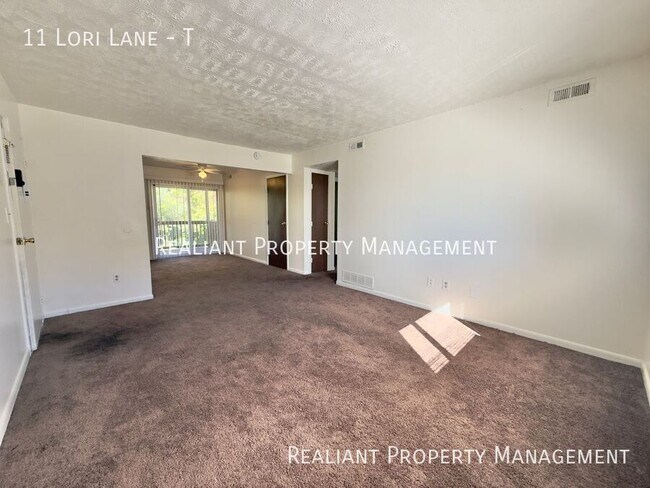 Building Photo - 11 Lori Ln