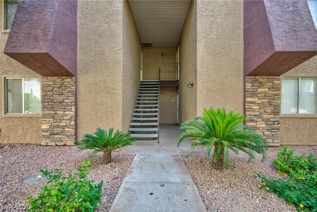 Building Photo - 5240 Indian River Dr