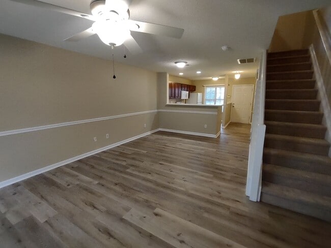 Building Photo - Pristine, move in ready Townhome located in the Holly Ridge Complex!