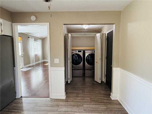 Building Photo - 2714 W Fir St