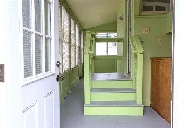 Building Photo - 30 Brookhaven Rd