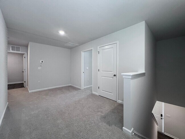 Building Photo - 258 Palm Dr