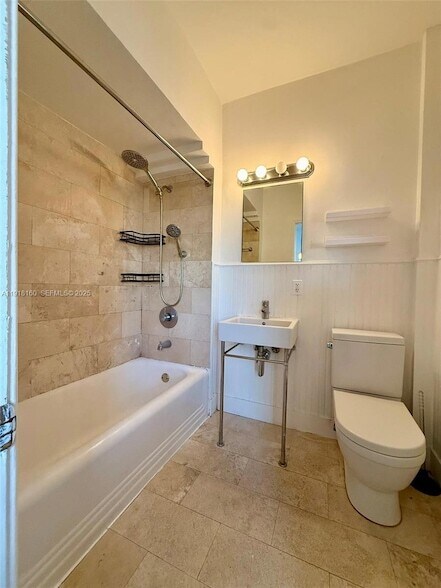 Building Photo - 4035 Meridian Ave