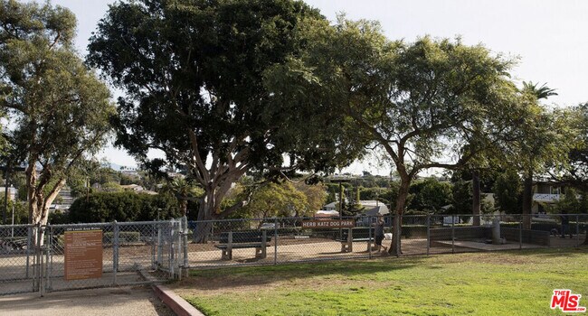 Building Photo - 721 Cedar St