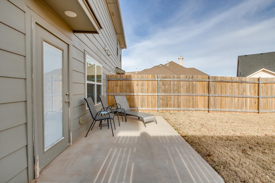 Building Photo - 2641 Cedar Tree Rd