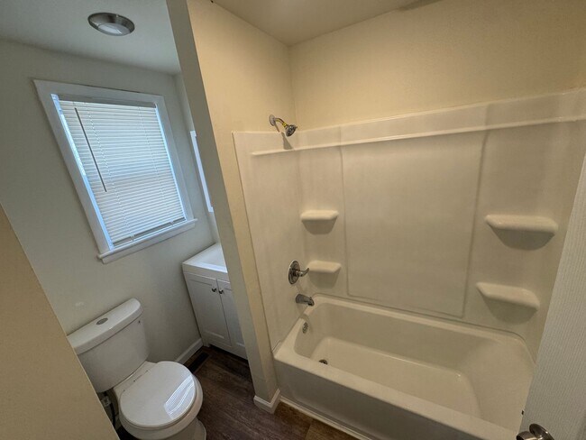 Building Photo - 1030 19th St