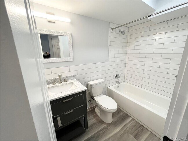 Building Photo - 195 Park Ave