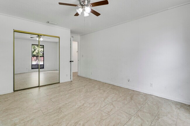 Building Photo - 14616 Autumn Ave